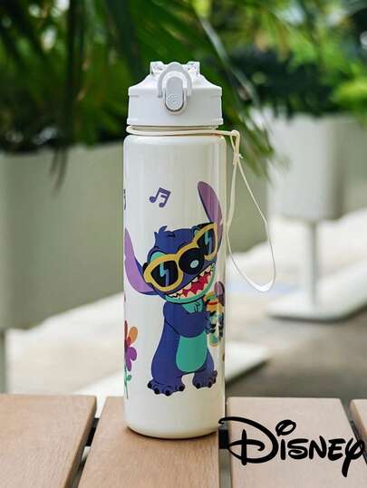 Bình nước Stitch chính hãng 900ml bằng nhựa PC, thiết kế nắp lật chống rò rỉ và không mùi, phù hợp cho trẻ em và học sinh, có quai xách tiện lợi cho trường học, thể thao và hoạt động ngoài trời.