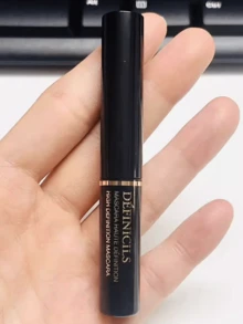Lancôme 兰蔻高清睫毛膏，2.07毫升迷你装，方便旅行携带，纤长卷翘配方，打造自然睫毛，不结块不晕染，持久妆效，黑色膏体勾勒睫毛，适合日常妆容和节日场合，是送给美妆爱好者的完美礼物。 - 查看 8