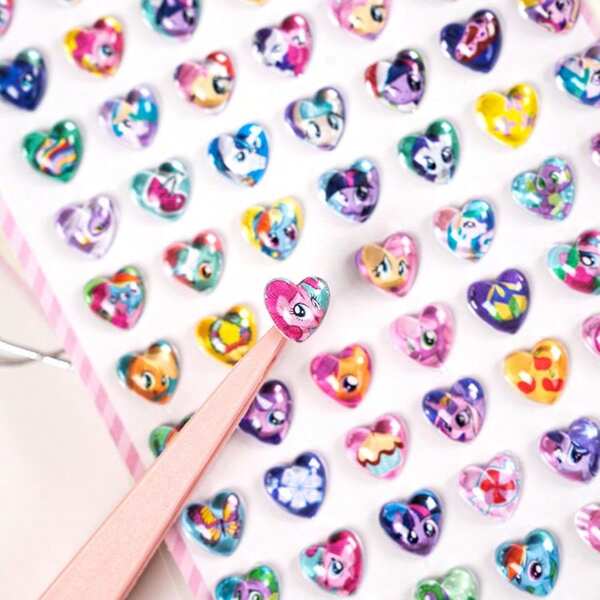 Hasbro 1 Tờ Hình Dán Ngựa Hoạt Hình Bằng Acrylic, Thiết Kế Đá Quý 3D Lấp Lánh, Hình Tròn & Hình Trái Tim, Tự Dính, Dùng Cho Thủ Công DIY, Trang Trí Ốp Điện Thoại & Sổ Tay