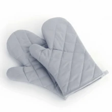 1 đôi găng tay lò nướng bằng cotton chịu nhiệt tùy chỉnh, có thể in tên/văn bản/logo, được làm từ vải cotton chịu nhiệt có độ thoáng khí tốt, thích hợp để sử dụng lâu dài, thiết kế tiện dụng cho thao tác linh hoạt, cung cấp khả năng cách nhiệt tuyệt vời cho ngón tay, lòng bàn tay và cẳng tay, có thể giặt máy để dễ dàng vệ sinh và bảo quản. - Nhiều màu - Xem 10