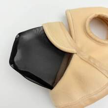 Rọ mõm cho chó khi đi dạo ngoài trời, giúp ngăn chó ăn uống bừa bộn, cắn phá, giảm tiếng ồn, phù hợp cho chó nhỏ và vừa, giữ ấm cho mùa thu/đông. - Màu be - Xem 7