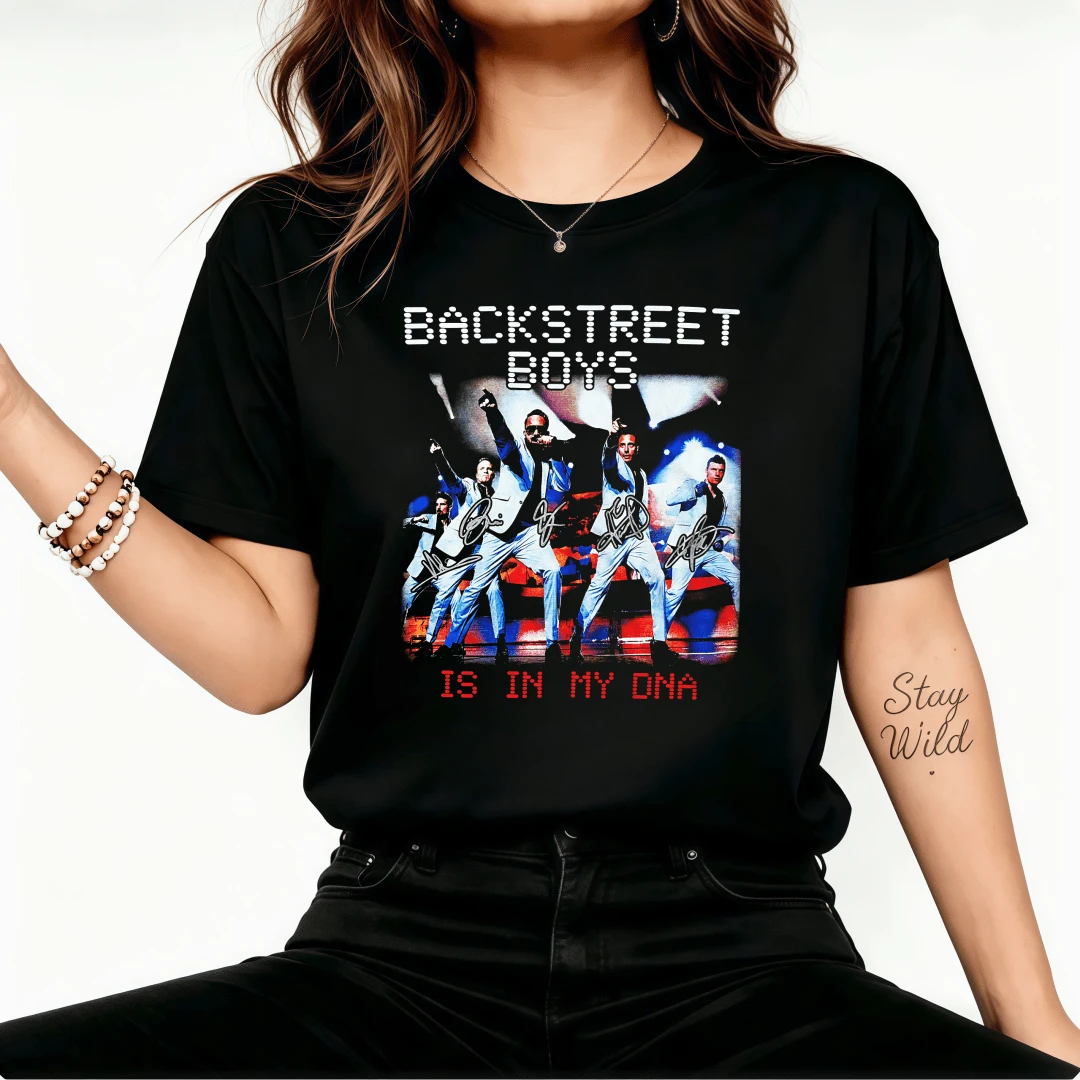 T-shirt unisexe oversize à manches courtes, style streetwear décontracté, en coton doux et respirant, 100 % pur coton. Inspiré du légendaire boys band des années 90, Howie D, Brian Littrell, AJJ McLean, Nick Carter et Kevin Richardson. Un style pop classique et nostalgique, idéal pour les fans. Disponible en grandes tailles. - Noir - Voir 1