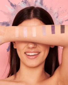 COSMI MILANO Made In Italy Holographic Shimmer Single-Color Eyeshadow Ultra Fine Pigments Three-Dimensional Iridescence Effect, Easy To Apply Without Flaking Long-Lasting Essential Eye Make-Up For Women Ideal Spring Summer Gift Birthday Party Daily Look And Event - 純白101 - 查看 3