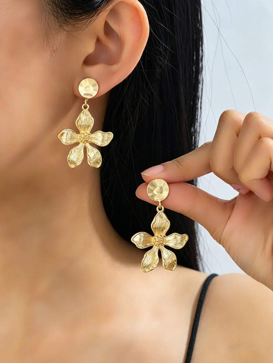 1pair French Vintage Exaggerated Flower Design Earrings Suitable For Daily Wear - Gold - View 1