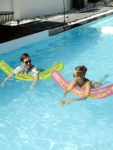 Flotador de piscina extra grande de 63 pulgadas con brillo brillante, adecuado para jugar en la piscina, juguete de agua inflable de alta flotabilidad para adolescentes y adultos, accesorio de piscina confiable para resorts tropicales, viajes a lagos y piscinas del patio trasero - Multicolor - Ver 8