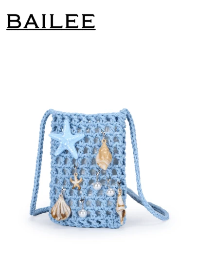 BAILEE 一款一体式涤纶绳手工钩编时尚新款休闲单肩手机包，搭配海洋元素吊坠，适合女性、白领、时尚搭配、休闲度假、礼物、派对、送给母亲、老师、朋友等场合。