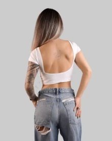 Cropped Top With Open Back, Short, Fitted Blouse, Basic Minimalist Style, Casual Baby Tee, Copa Brasil Aitona. - Putih - View 3