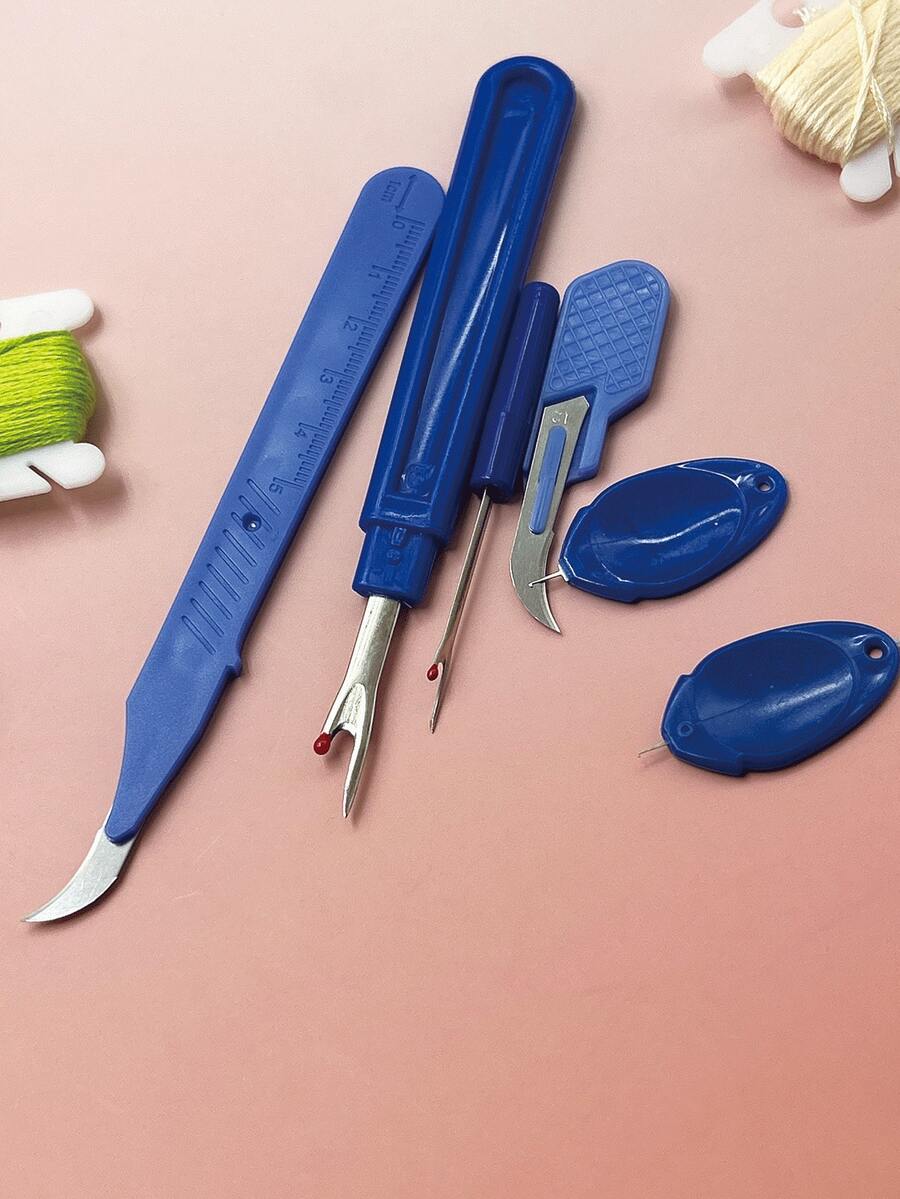 Set de 6 piezas de desganchadores de costura azules para principiantes, incluye 2 desganchadores en forma de hoz + 1 desganchador grande y 1 pequeño + 2 enhebradoras de pulgar con tapas de , mangos antideslizantes, adecuado para manualidades, costura, alteración de prendas, reparación de textiles para el hogar, práctica de manualidades DIY - Quitahilos - Ver 1