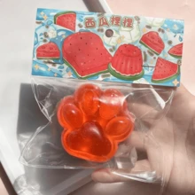 这款高级夏季限量西瓜系列捏捏乐玩具,造型多样,灵感源自各种美食,包括猫爪、蛋糕、可乐饼和芝士吐司。玩具触感柔软、Q弹,回弹缓慢,带来舒缓的触感体验,有助于放松身心,缓解压力。清新夏日色调,外观精致可爱,是理想的桌面摆件。无论是个人放松,还是作为各种节日的贴心创意礼物,都是完美之选。 - 彩色 - 查看 12