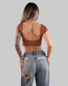 CROPPED OPEN BACK NECKLINE SHORT TIGHT BLOUSE BASIC MINIMALIST STYLE CASUAL BABY TEE AITONA - 摩卡棕 - 查看 2