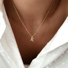 1 Stück einfacher Initialen-Anhänger, Halskette mit goldfarbener Edelstahlkette für Frauen - Goldgelb - Übersicht 1