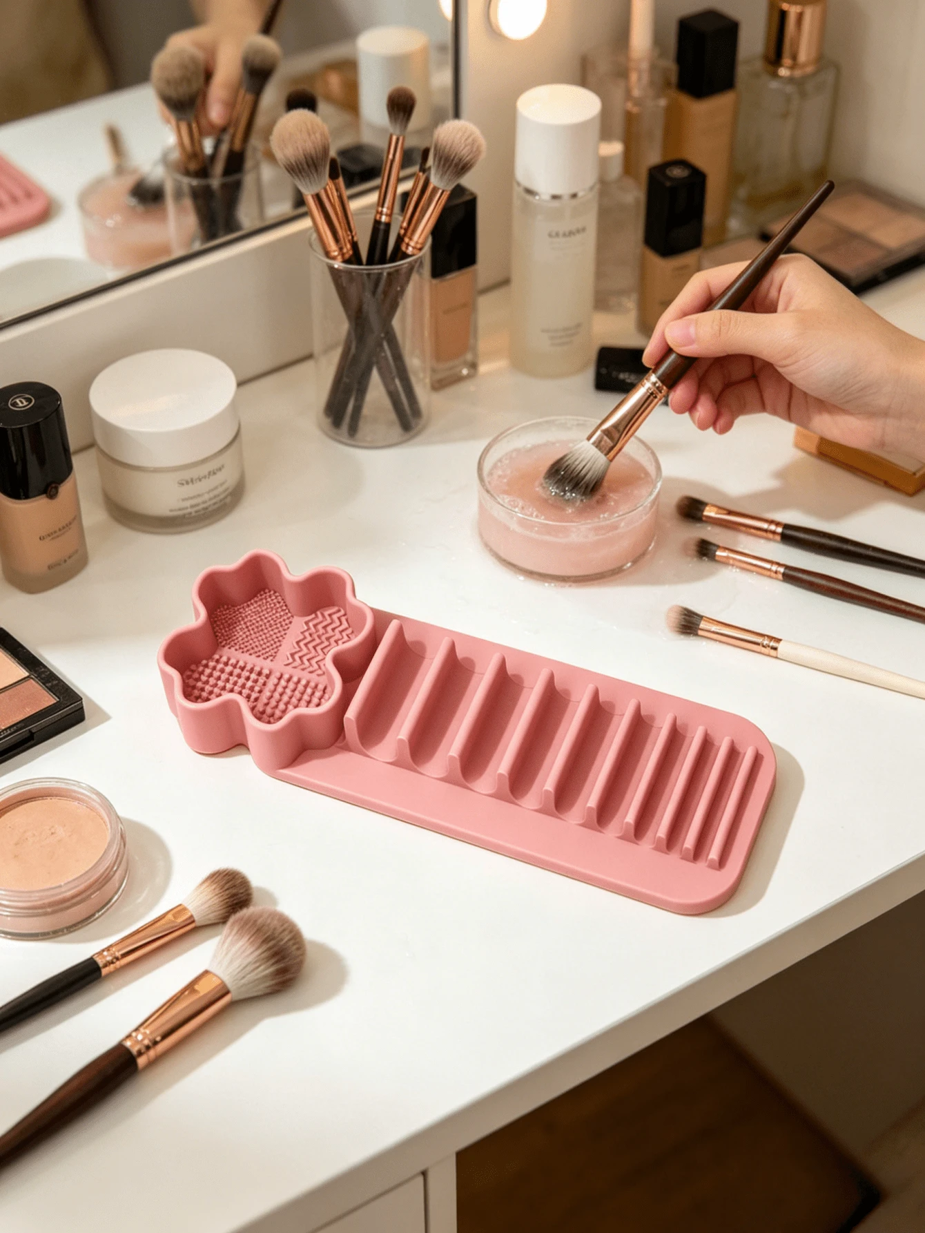 1pc Silicone Makeup Brush Drying Rack 2-In-1 Cleaning And Drying Suction Cup Wall Mounted Makeup Brush Holder Self-Adhesive Cosmetic Tool Storage - Multicolor - View 1