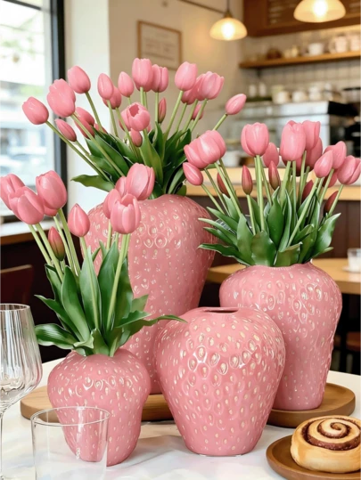 1pc Handmade Resin Strawberry Vase Decor, Realistic Strawberry Indoor/Outdoor Ornament, French Pastoral Luxurious Minimalist Style, Bringing Vibrant And Refreshing Ambiance As Well As Elegant Aesthetics To Your Life. Suitable For Gifting, Modern Decor, Home Decor Accents, Shelves Decoration, Dining Table Centerpiece, Living Room Decor, Abstract Art Sculpture Decoration, Dining Room Centerpiece