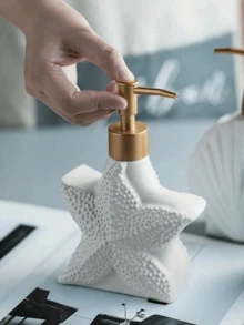 1 chai đựng sữa dưỡng thể và sữa tắm bằng nhựa cao cấp, kiểu dáng đơn giản, sang trọng, có nắp đậy riêng. - 1 mảnh màu trắng - Xem 13