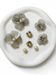 8pcs New Silver-White 3D Flower Pearl Shoe Clips, Detachable Beach Shoes Accessories, Shoe Buckles, Faux Pearl Decorations, Creative Perfect Gift, Suitable For Spring, Summer, Autumn, Winter - 3D Silver Flowers - View 5