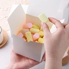 50個白色附蓋禮品盒,4x4x4英吋,適用於珠寶、糖果、零食和香氛蠟燭,可用絲帶裝飾。高CP值商業包裝,適用於婚禮、生日、新娘派對、青年聚會及所有節慶場合。 - 多色 - 查看 6