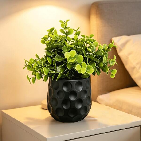 Feuille ronde réaliste artificielle d'eucalyptus avec texture à points noirs, plante verte factice réaliste, décoration de style scandinave moderne, ornement de bureau, décoration de salon, pot à points noirs mat, convient pour le porche, le placard, la maison, le restaurant, le mariage, sans entretien requis