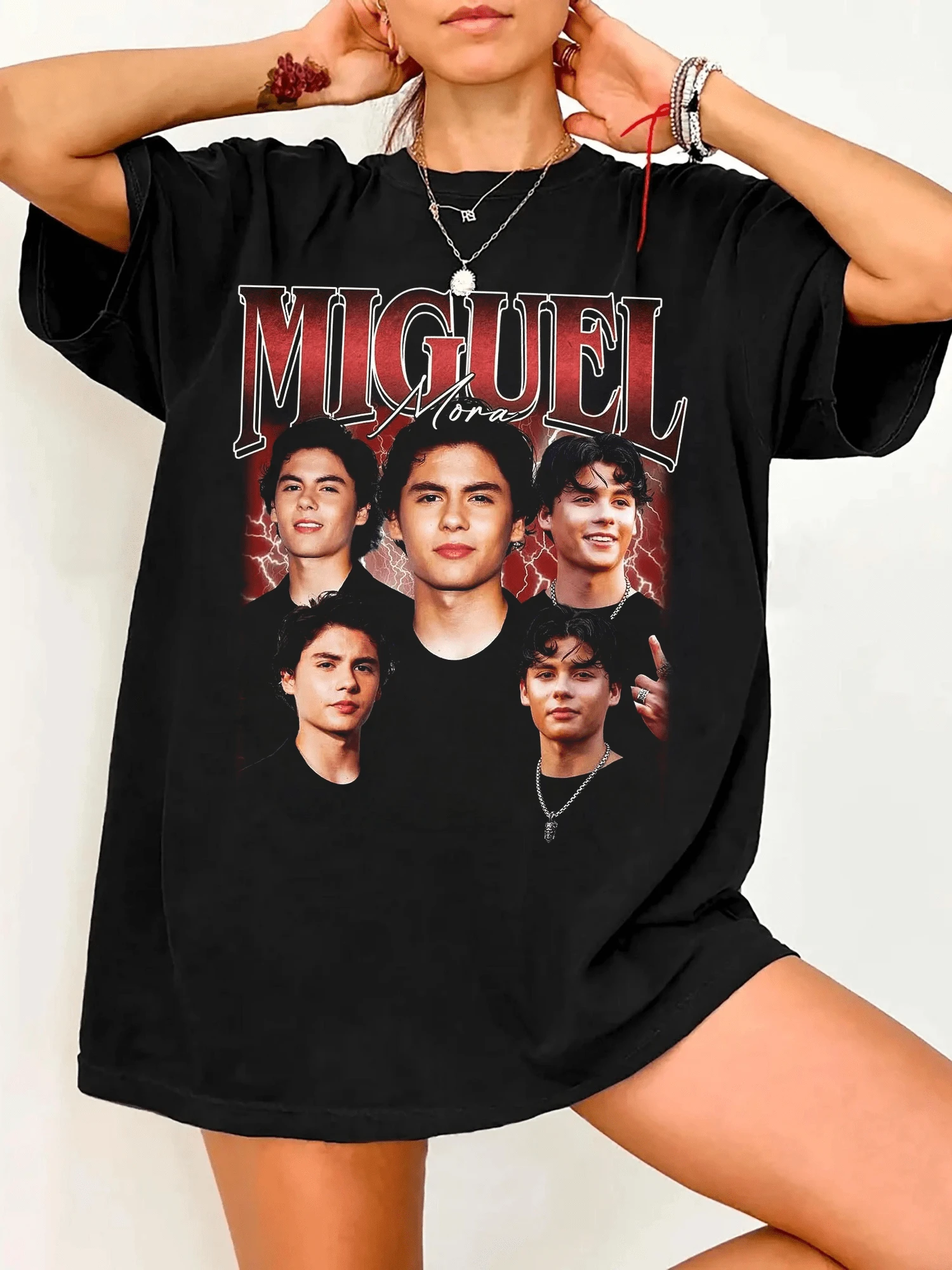Miguel Mora Bootleg T-Shirt, Retro Fan Tee With Collage Design, Latin Pop Star Merchandise - 黑色 - 查看 1
