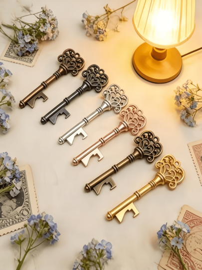 Dụng cụ mở nắp chai kiểu cổ điển này có hình dạng như một chiếc chìa khóa vương miện, tạo nên điểm nhấn độc đáo và quyến rũ cho quầy bar hoặc nhà bếp của bạn. Rất lý tưởng làm quà tặng nhỏ trong tiệc cưới hoặc một dụng cụ nhà bếp thú vị.