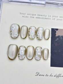 1 paquet/10 pièces - Ongles à clipser dorés champagne étincelants | Accents floraux 3D blancs avec centres et bordures en feuille d'or - Déclaration élégante et luxueuse pour les mariages, les galas et les sorties en amoureux | Osez être différent - Champagne - Voir 3