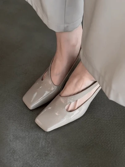 Giày cao gót mũi vuông kiểu slip-on dành cho nữ, kiểu dáng tối giản, đa năng, phù hợp cho công sở.