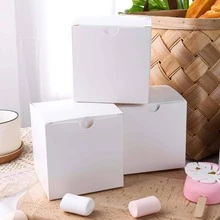 50個白色附蓋禮品盒,4x4x4英吋,適用於珠寶、糖果、零食和香氛蠟燭,可用絲帶裝飾。高CP值商業包裝,適用於婚禮、生日、新娘派對、青年聚會及所有節慶場合。 - 多色 - 查看 5
