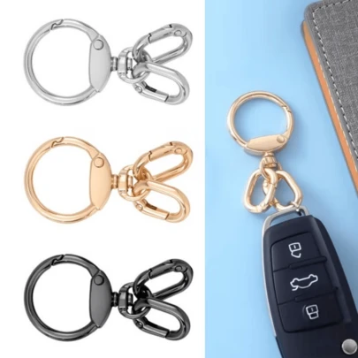 Móc khóa lò xo kim loại 3 chiều, phụ kiện móc khóa hợp kim bền chắc, móc càng cua xoay 360°, khóa dây đeo túi có thể điều chỉnh. Bộ phụ kiện DIY và trang trí túi xách hoàn hảo, thích hợp cho đồ thủ công, trang trí túi xách, dây đeo túi có thể tháo rời, móc khóa ô tô, dây đeo cổ và dây đeo eo. Móc khóa gia cố hai vòng, móc khóa đa năng, khóa cài di động unisex.