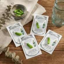 3件套泡菜卡片和泡菜钥匙扣套装，趣味泡菜钥匙扣纪念品，新奇泡菜口袋贺卡，DIY口袋拥抱卡，迷你装饰礼品，生日、单身派对、毕业典礼、圣诞节趣味礼物，树脂和纸质，无需电源，家居厨房派对用品 - 查看 7