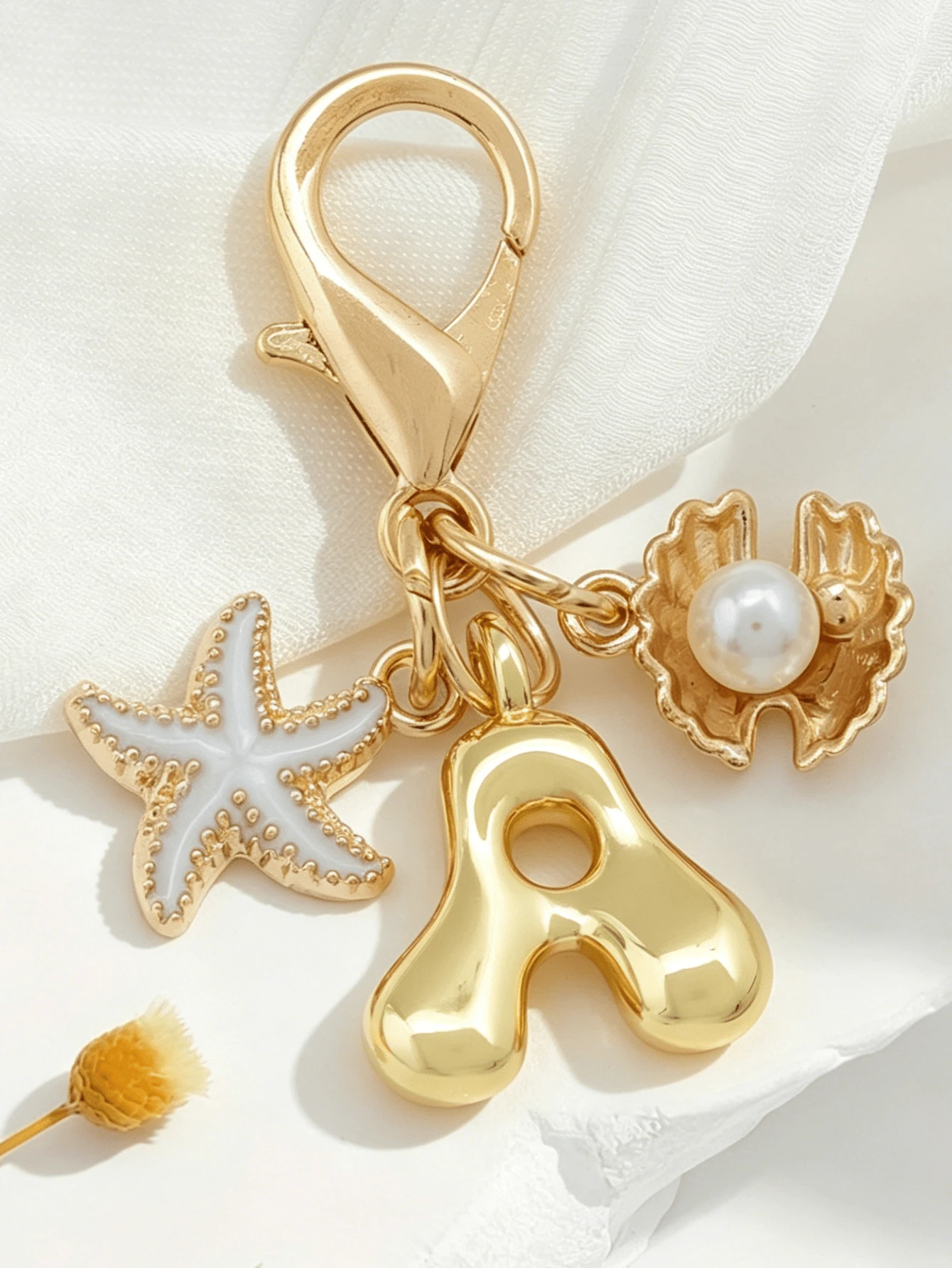 1pc A-Z Gold Bubble Letter Charm, 3D Heart Decor, Suitable As Keychain, Ring, Bag Charm, Backpack Hanger, Car Pendant, Great For Shopping, Beach, Camping, Wallet And Handbag, Ideal Gift For Ladies, Friends And Students, Fashionable Creative Design, Perfect For Birthday And Christmas - Golden Heart - View 1