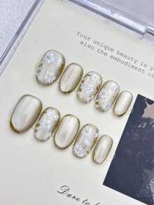 1 paquet/10 pièces - Ongles à clipser dorés champagne étincelants | Accents floraux 3D blancs avec centres et bordures en feuille d'or - Déclaration élégante et luxueuse pour les mariages, les galas et les sorties en amoureux | Osez être différent - Champagne - Voir 2