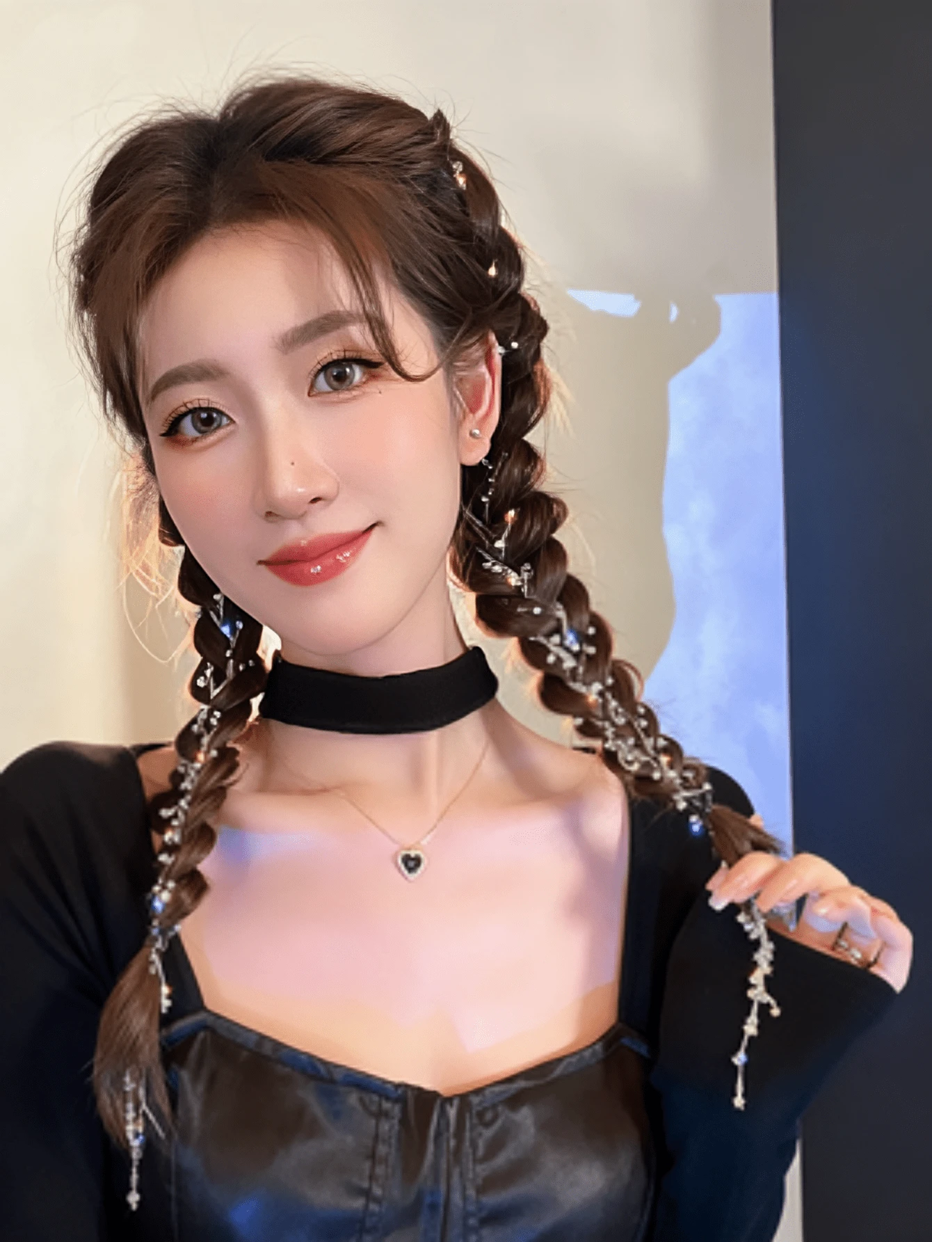 2件套时尚水钻爱心流苏发饰套装,适合编发、扎马尾辫、装饰发辫,男女通用,是节日、派对、日常佩戴、珠宝配饰、情人节、发夹、发卡、学习用品、大学、头饰、发夹的理想礼物。 - 多色 - 查看 1