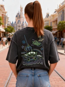 [Disney Official Authorization] This Disney Women's T-Shirt Features A Creative Toy Story Letter And Cartoon Print On Both Sides. It's A Spring/Summer Style Round Neck Retro Washed Cotton T-Shirt, Made Of Soft And Comfortable Pure Cotton Fabric, Suitable For Everyday Wear, Shopping, Travel, And Casual Occasions. It Also Makes A Wonderful Gift. - 黑色 - 查看 3
