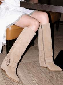 Y2K Retro Black Slouchy Trouser Boots Metal Buckle Decor Low Block Heel Knee High Festival Outfit Slouchy Boots - Màu be - Xem 4