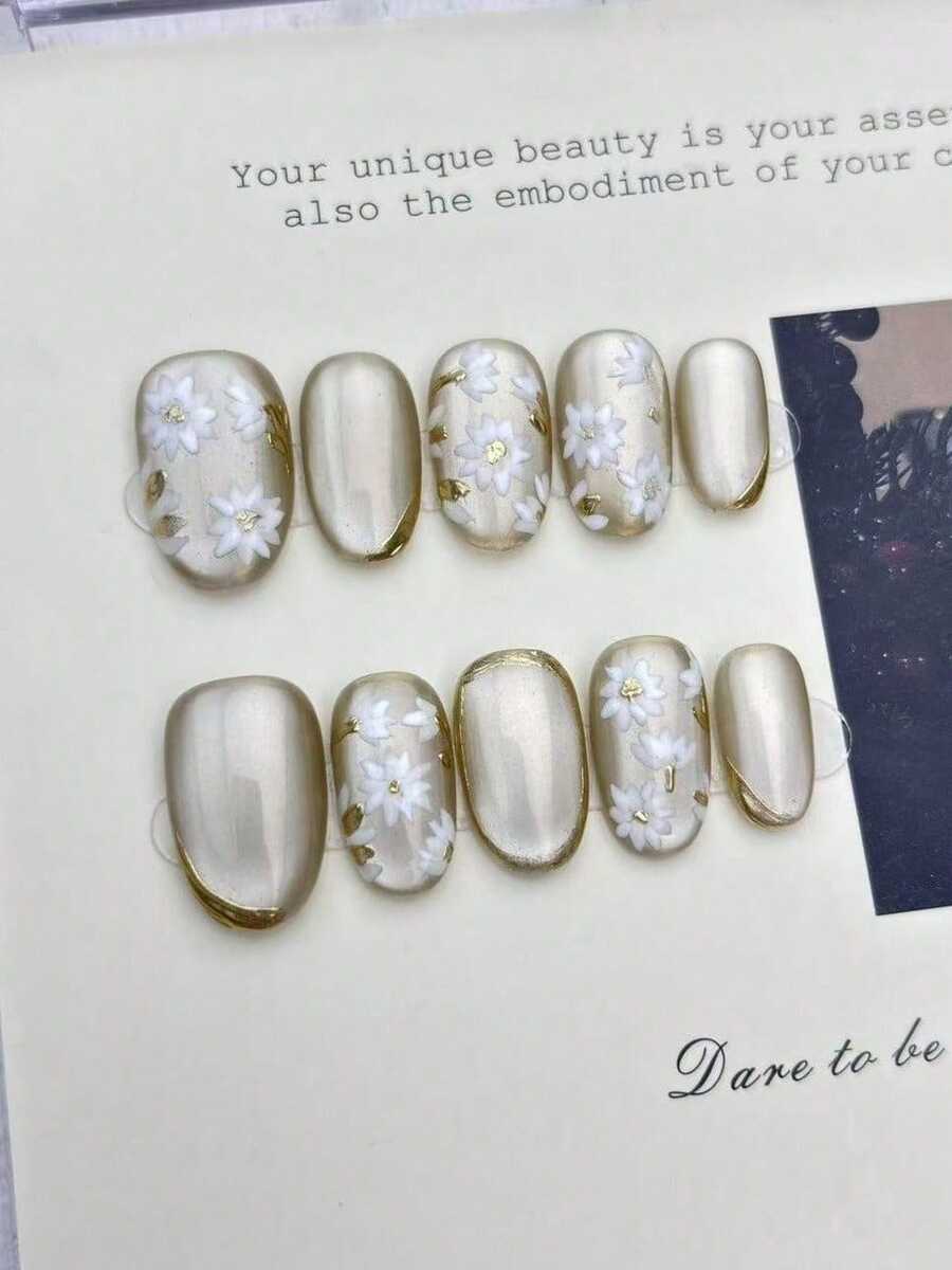 1 paquet/10 pièces - Ongles à clipser dorés champagne étincelants | Accents floraux 3D blancs avec centres et bordures en feuille d'or - Déclaration élégante et luxueuse pour les mariages, les galas et les sorties en amoureux | Osez être différent - Champagne - Voir 1