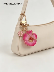 HAILIAN Llavero con flor linda, colgante de bolso de resina de hibisco con degradado y mini flor colgante, llavero chapado en oro, adecuado para billetera, mochila, bolso de mano, decoración de llaves de coche, gran regalo para mujeres y niñas (disponible en rosa/rojo) - Rosa Fucsia - Ver 2