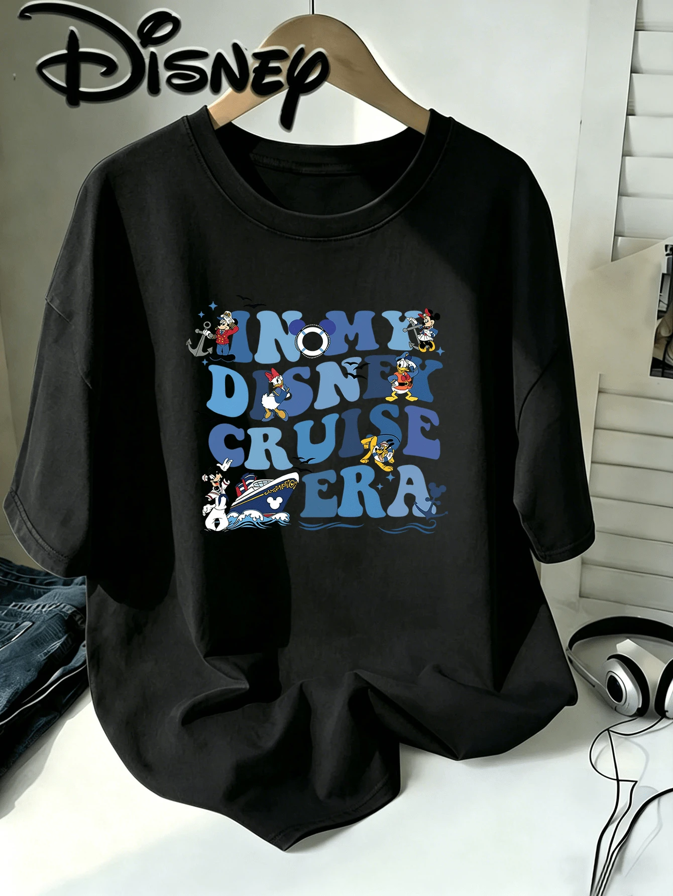 [Disney oficial] 2026 T-shirts autorizados por Disney para hombres, personajes clásicos de Disney con el tema de la impresión de crucero de amigos de Mickey, personajes de Disney Mickey Mini, diseños de camisetas de manga corta de moda, cómics de manga corta de Disney, camisetas de Disney para hombres, camisetas para hombres y mujeres, adecuadas para regalos - Negro - Ver 1