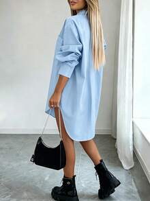Camisa de mujer de manga larga con botones al frente, corta por delante y larga por detrás, de unicolor - azul cielo - Ver 2