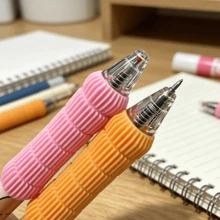 Bộ 4 bút bi bấm màu đen 0.5mm, thiết kế hoạt hình đáng yêu, viết trơn tru, mực khô nhanh, vật dụng cần thiết cho năm học mới. - Nhiều màu - Xem 3