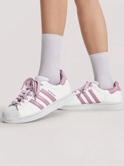  Giày thể thao adidas Originals Superstar 2, thoải mái, cổ điển, chống trơn trượt, bền bỉ, mũi giày hình vỏ sò, mũi tròn, hỗ trợ tốt, unisex.