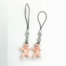 1 mặt dây chuyền hình em bé 3D dùng để treo điện thoại - Màu be - Xem 1