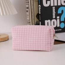 Estojo organizador personalizado com nome/letra bordada, textura refinada em tecido, cor vibrante e moderna. Pode ser usado como nécessaire, estojo de higiene pessoal, estojo para lápis, bolsa para madrinhas, porta-moedas e muito mais. Grande capacidade para armazenar cosméticos, pincéis de maquiagem, artigos de higiene pessoal, material escolar, absorventes higiênicos, etc. Prático e portátil, ideal para escola, dormitório, escritório, casa e viagens a negócios. - Multicolorido - Ver 12