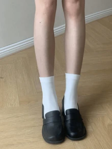 1 双女士白色中筒袜，简约百搭设计，适合搭配乐福鞋、裙子和各种服装。 - 彩色 - 查看 3