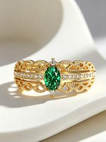 Charm-In Anillo con óvalo de esmeralda CZ chapado en oro de 18K, banda de encaje vintage con acentos de cristal transparente, joyería de declaración para mujeres - Dorado - Ver 1