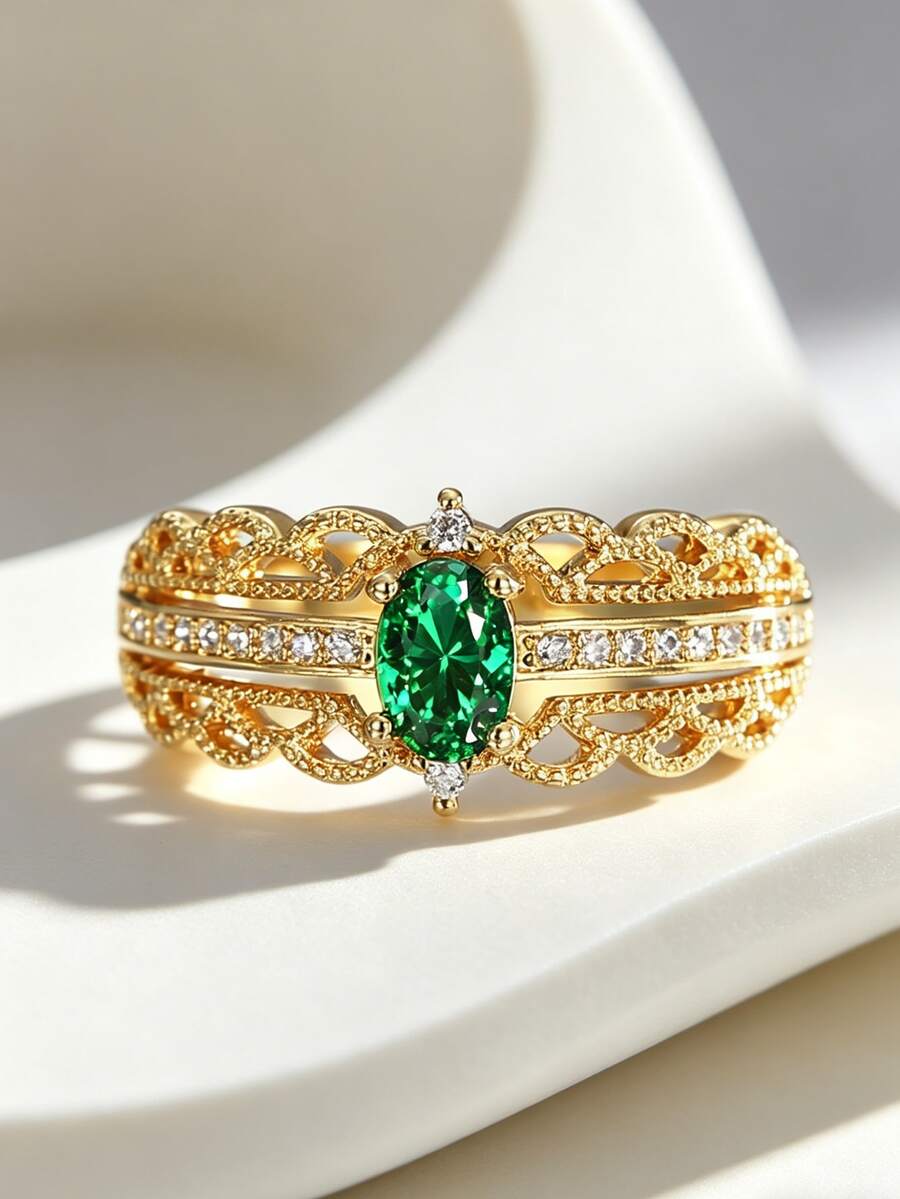 Charm-In Anillo con óvalo de esmeralda CZ chapado en oro de 18K, banda de encaje vintage con acentos de cristal transparente, joyería de declaración para mujeres - Dorado - Ver 1