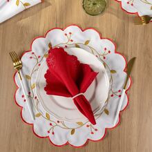 American-Style Placemat Set With Embroidered Charger Plates And Simple Napkins. Table Setting Kit With Simple Napkins. - Ramas rojas - Ver 10