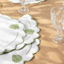 American-Style Placemat Set With Embroidered Charger Plates And Simple Napkins. Table Setting Kit With Simple Napkins. - costilla de Adán - Ver 4