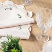 American-Style Placemat Set With Embroidered Charger Plates And Simple Napkins. Table Setting Kit With Simple Napkins. - Avellana vienesa - Ver 5