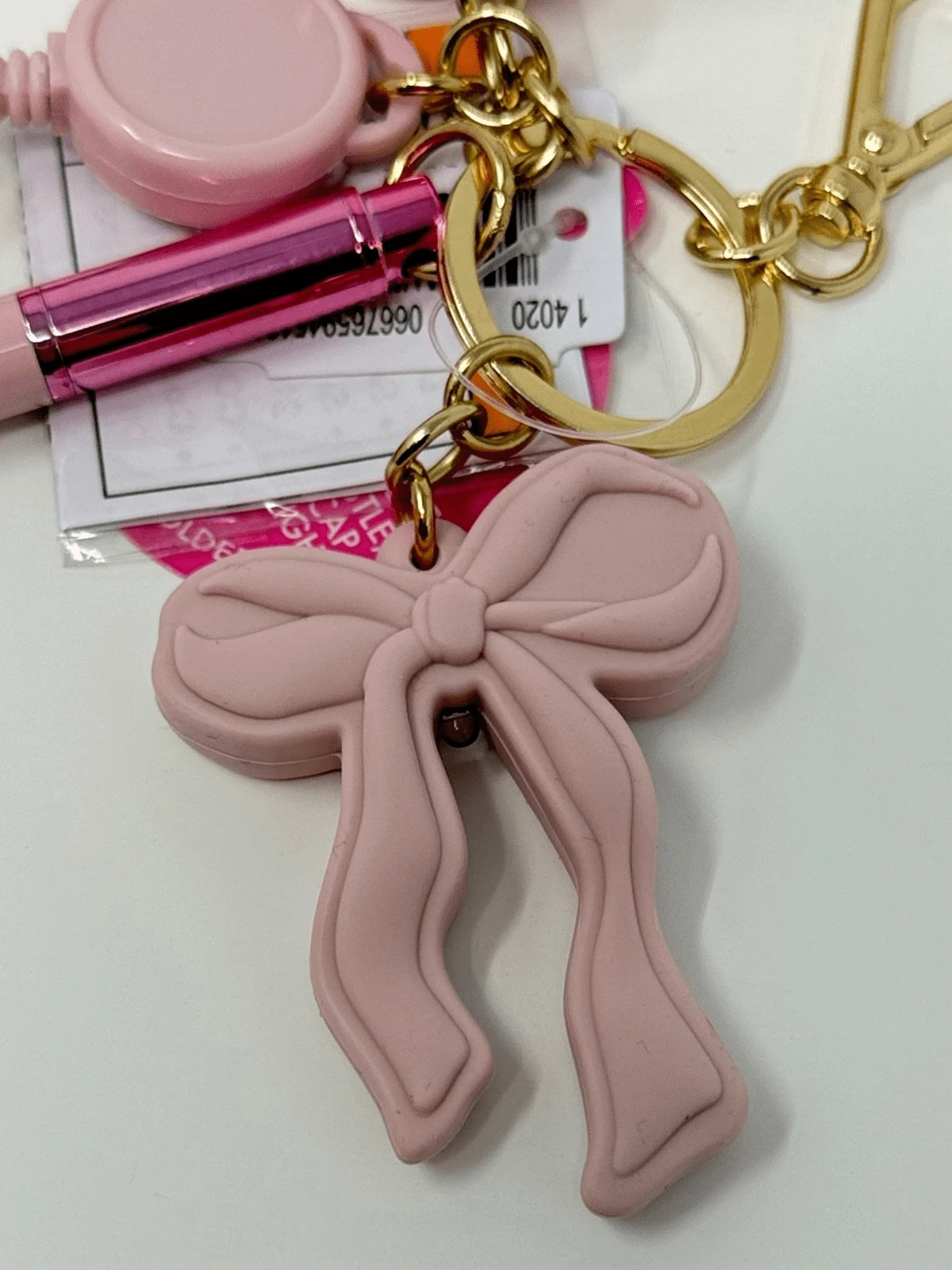 Keychain Holder Gel Holder Included At Random Bath B&BW Original Silicone And Glitter Figures Boot Flower Basket Cake Coquette Heart SEAHORSE BANANA SUITCASE BUTTERFLY CHRISTMAS CEREAL MILK Apple Villain FROSTY SAUSAGE Princesses Crown Castle Flamingo Carrot Rabbit Chocolate Turtle - 西瓜粉 - 查看 1