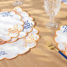 American-Style Placemat Set With Embroidered Charger Plates And Simple Napkins. Table Setting Kit With Simple Napkins. - Rosa coral - Ver 5