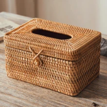 1 pieza Caja de pañuelos tejida a mano de ratán, dispensador de pañuelos cuadrado tejido con base antideslizante, bordes lisos, adecuado para decoración del hogar, baño, oficina, hotel - Amarillo - Ver 8